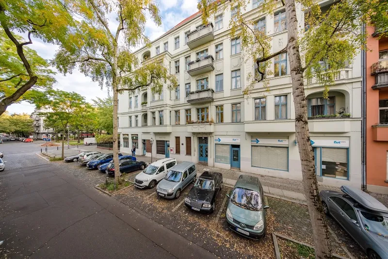 2-Zimmer-Altbauwohnung mit Balkon - ab sofort — photo 1